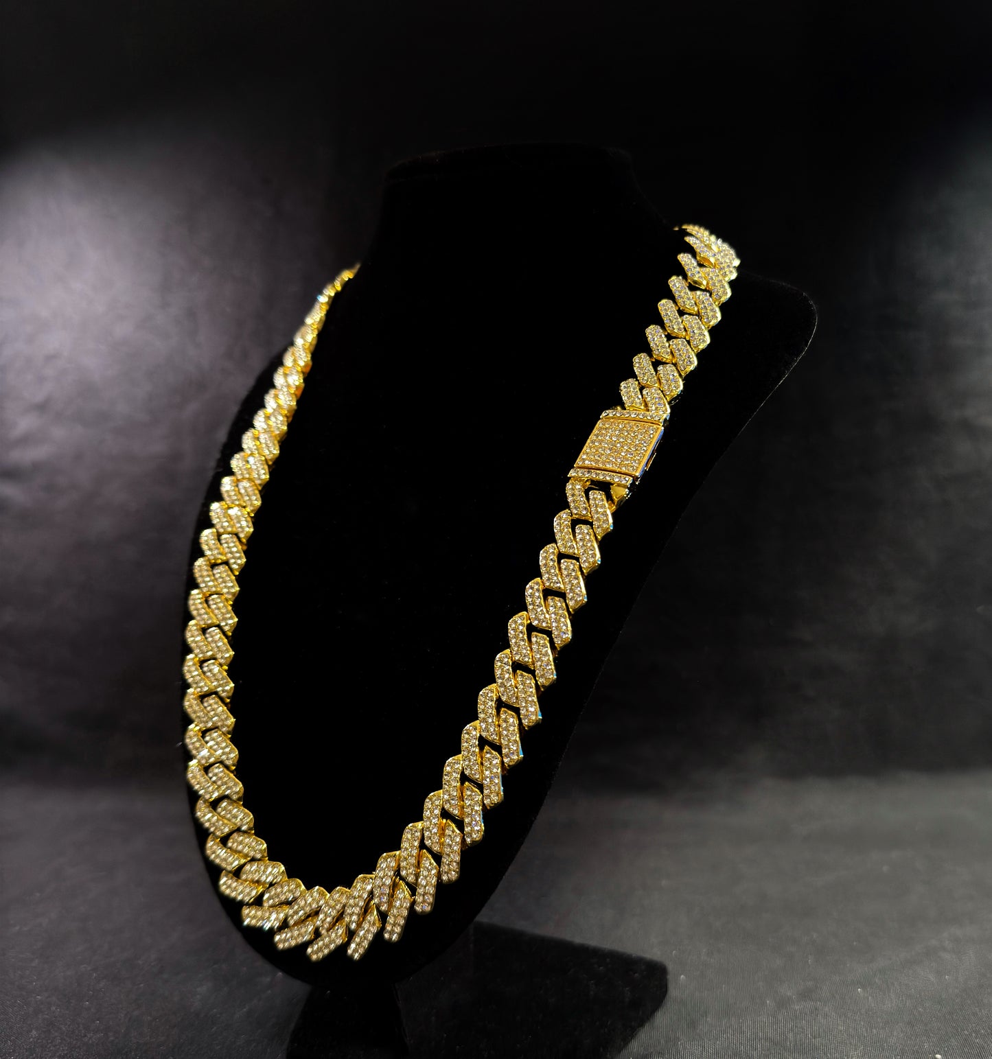 CUBAN LINK CHAIN