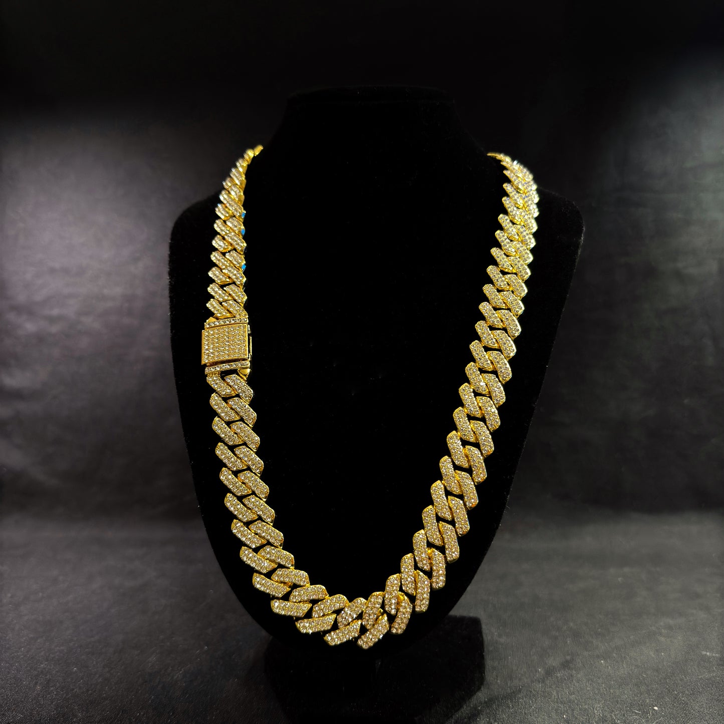 CUBAN LINK CHAIN