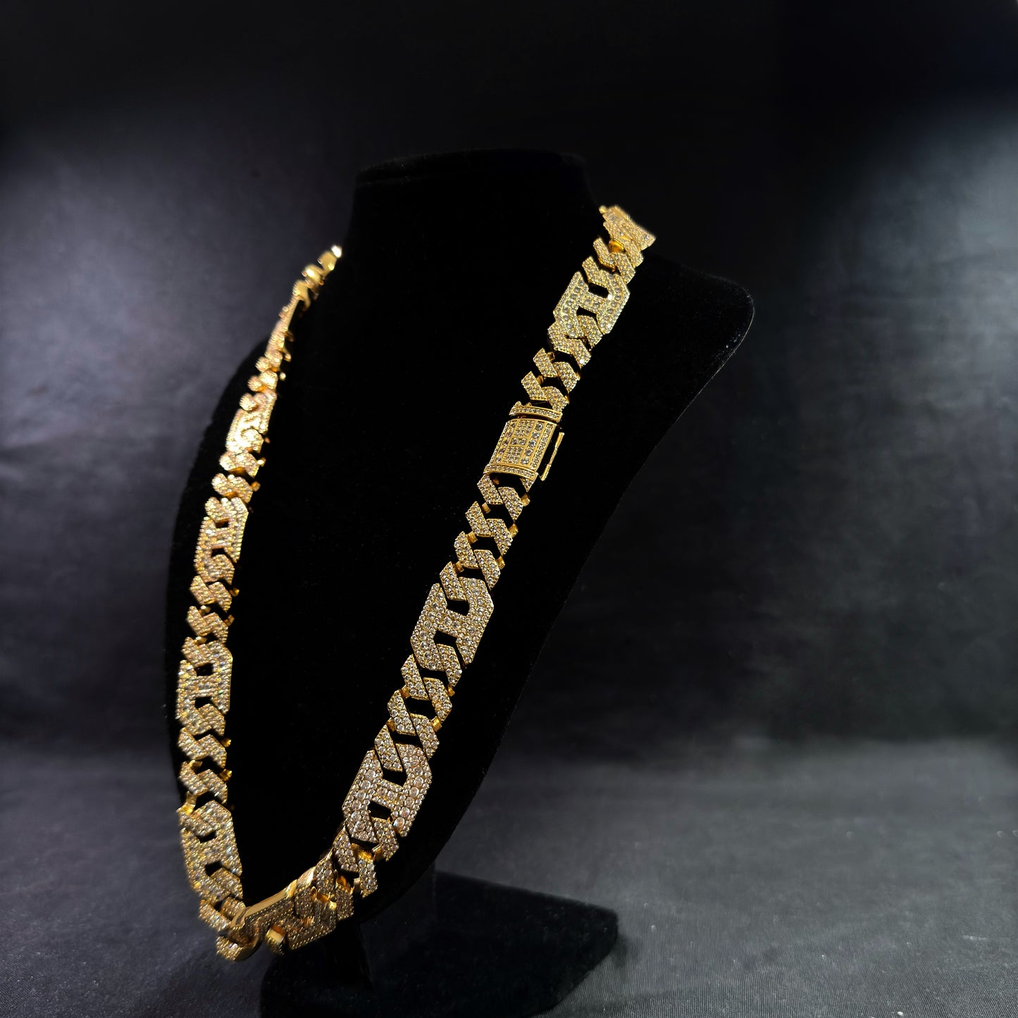 THICK CUBAN LINK CHAIN