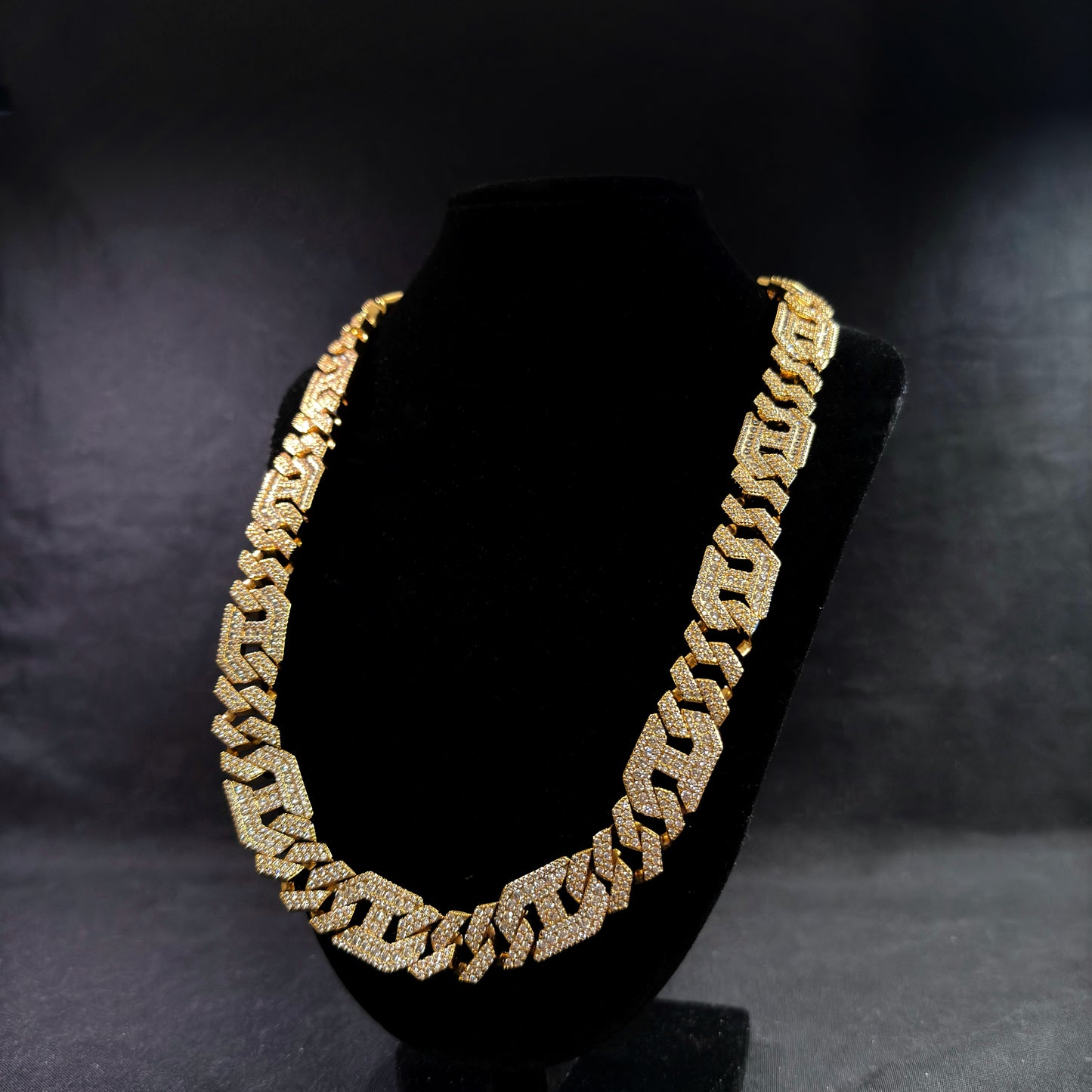 THICK CUBAN LINK CHAIN